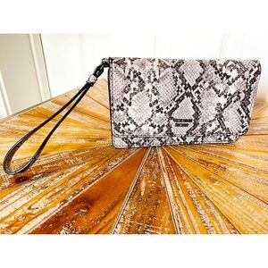 EUC Victoria’s Secret Gray Faux Snakeskin Wristlet
